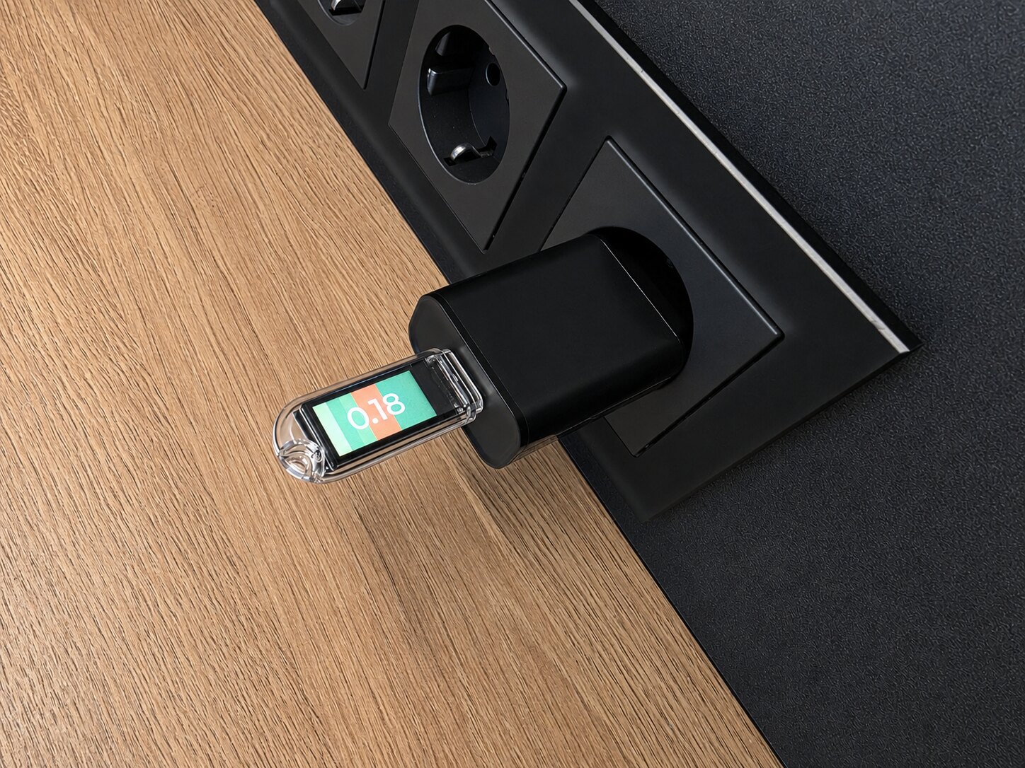 Smart Kilowatts dongle showing the price and green upcoming-price stripes